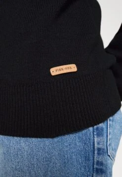 Pier One Structure Block High Collar - Vest - Black -Pier One 6a3d75ac81f349948e6db8598e9da725