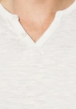 Pier One T-Shirt Basic - Off-White -Pier One 98d0da50953649dd880949f058c3b43f