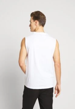 Pier One 3 Pack - T-Shirt Basic - Grey/White/Black 12 Pier One 3 Pack - T-Shirt Basic - Grey/White/Black -Pier One a9eda1483b324f9bb5e5f44f95d5a2f7